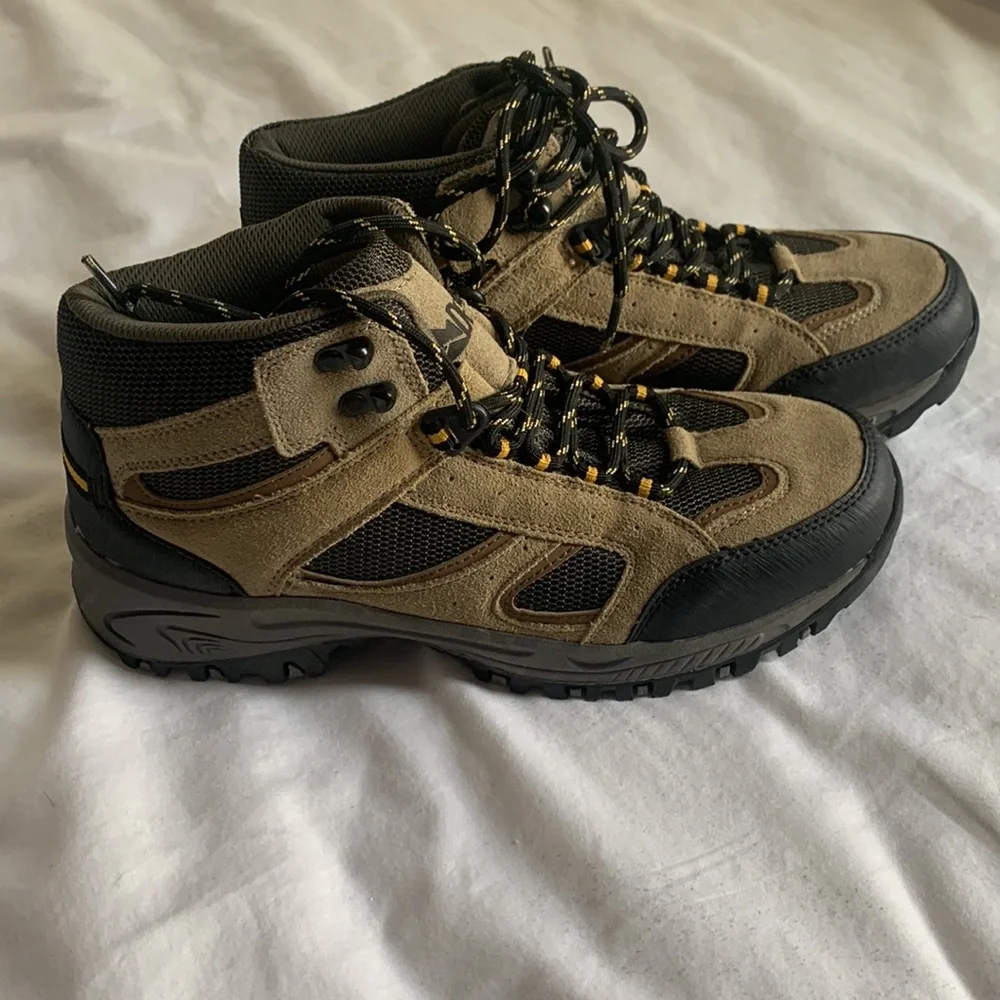 Men’s hiking boots